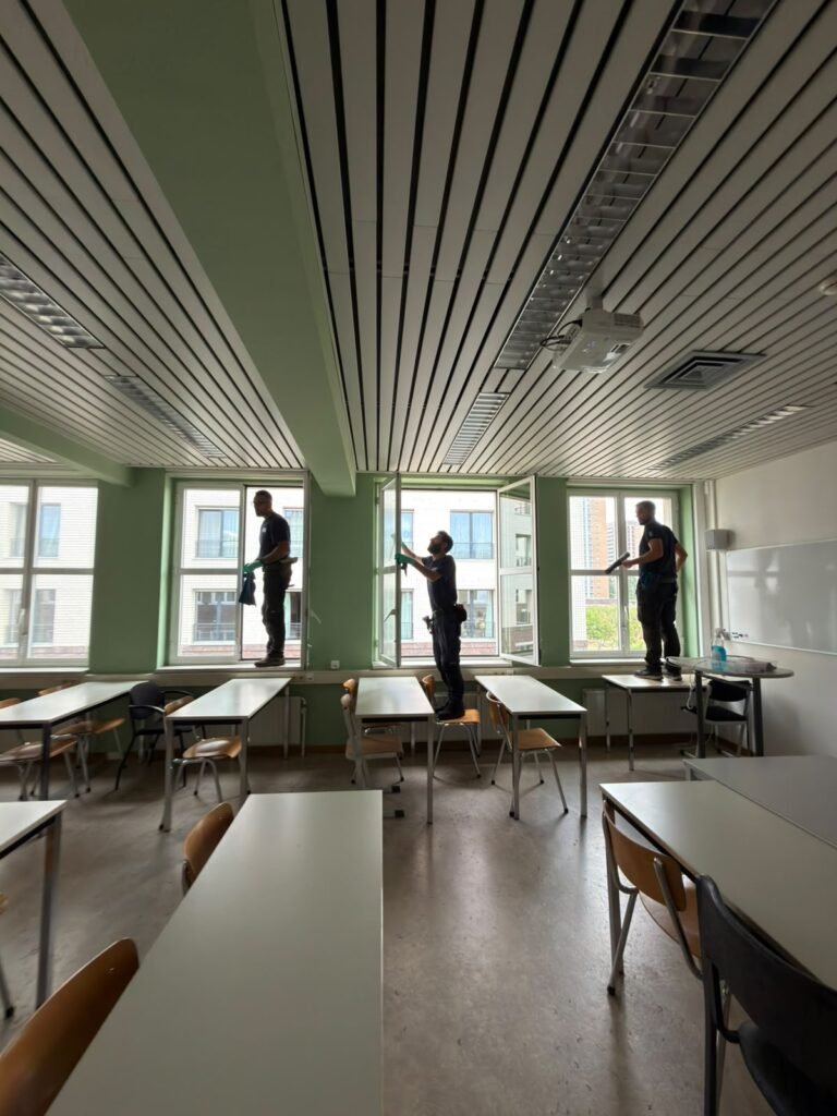 Nettoyage complet d'une salle après travaux avant réaménagement